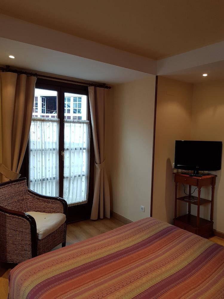 Hotel Rural La Plaza Caso Екстер'єр фото