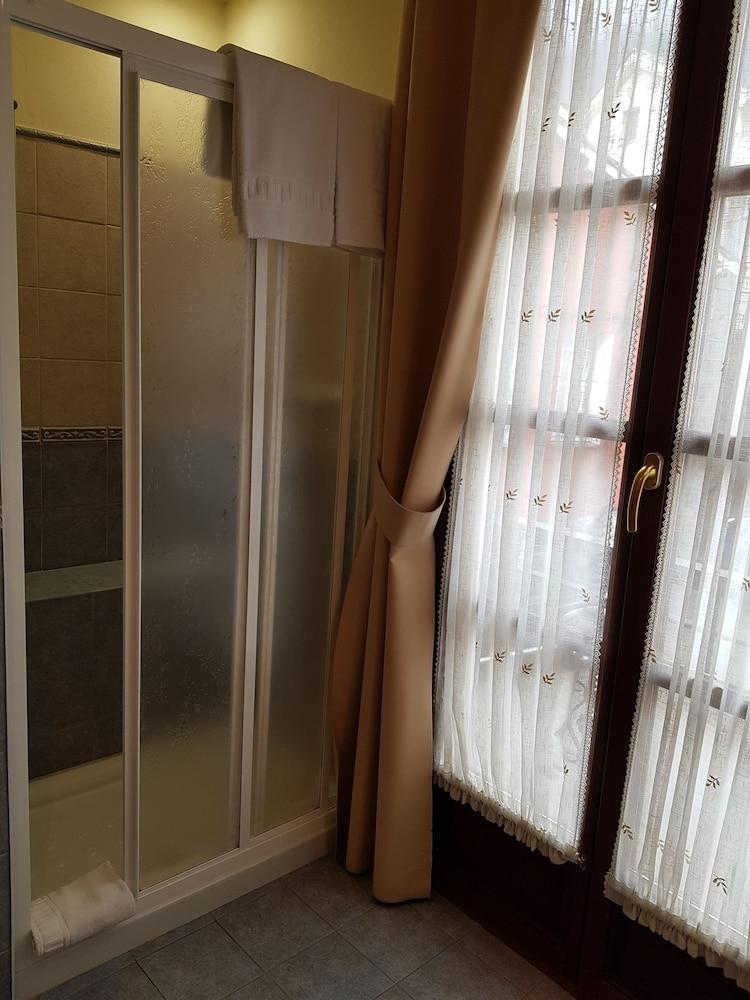 Hotel Rural La Plaza Caso Екстер'єр фото