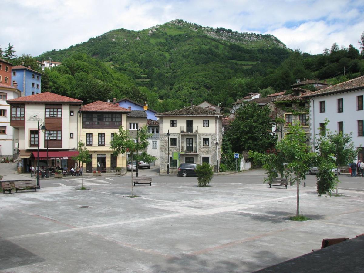Hotel Rural La Plaza Caso Екстер'єр фото