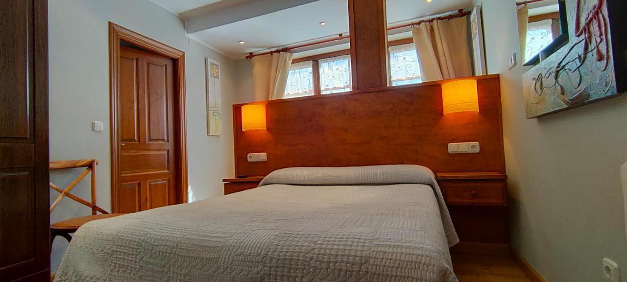 Hotel Rural La Plaza Caso Екстер'єр фото