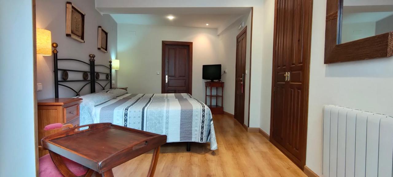 Hotel Rural La Plaza Caso Екстер'єр фото