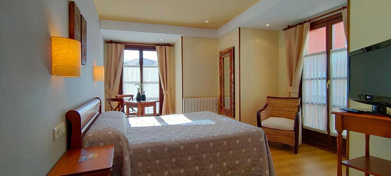 Hotel Rural La Plaza Caso Екстер'єр фото