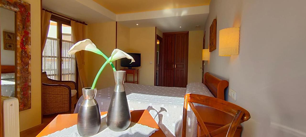 Hotel Rural La Plaza Caso Екстер'єр фото
