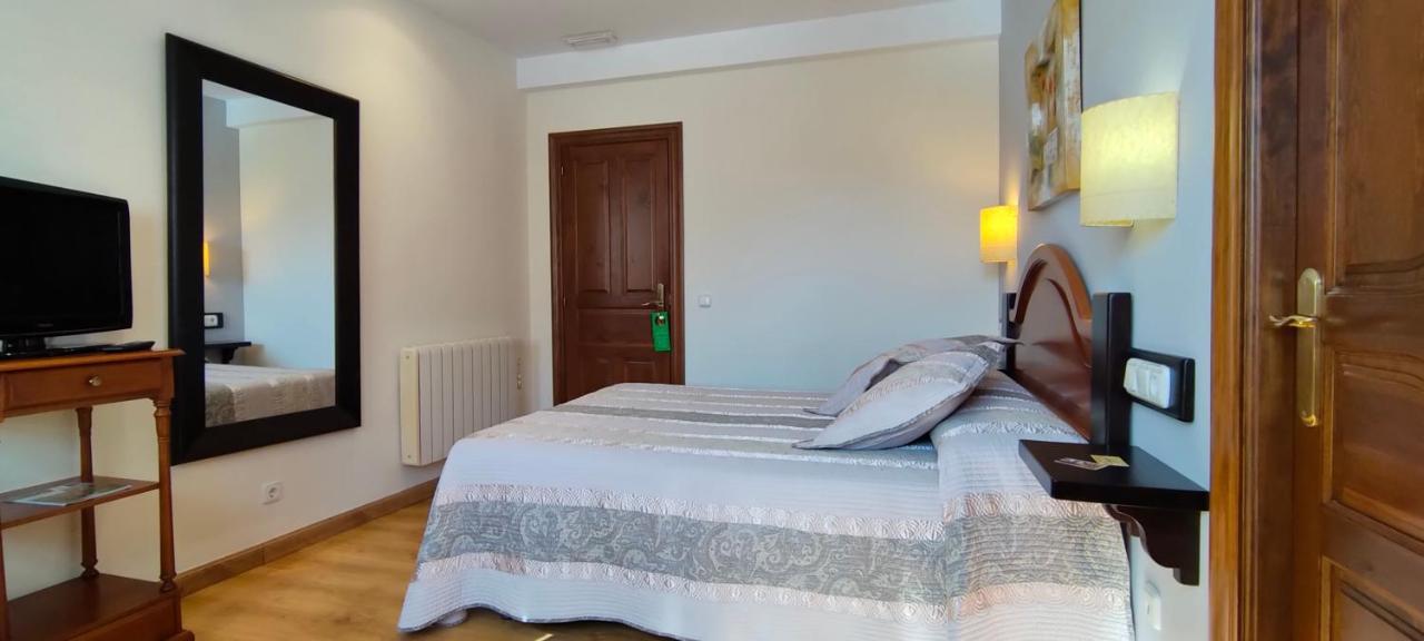 Hotel Rural La Plaza Caso Екстер'єр фото