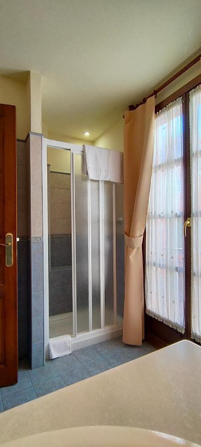 Hotel Rural La Plaza Caso Екстер'єр фото