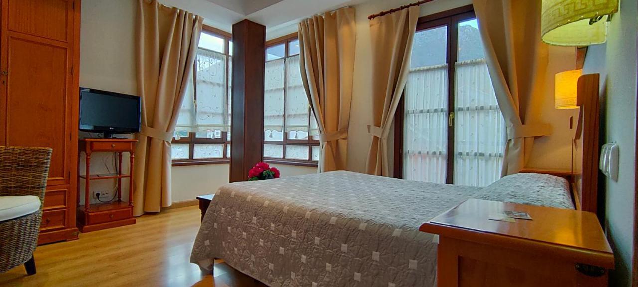 Hotel Rural La Plaza Caso Екстер'єр фото