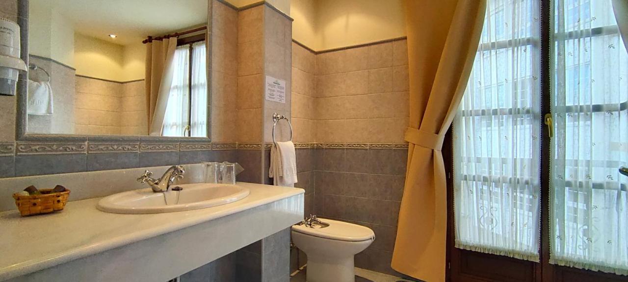 Hotel Rural La Plaza Caso Екстер'єр фото