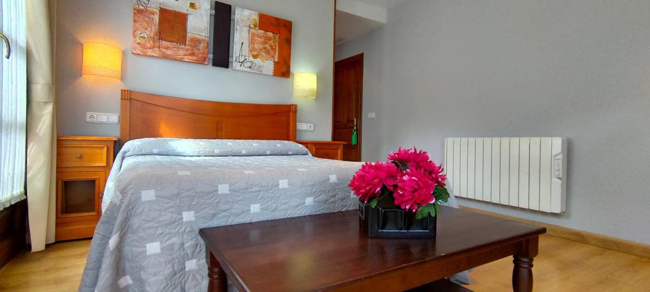 Hotel Rural La Plaza Caso Екстер'єр фото