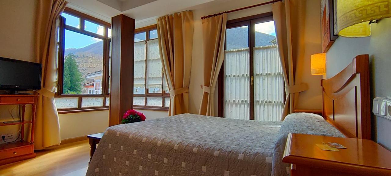 Hotel Rural La Plaza Caso Екстер'єр фото